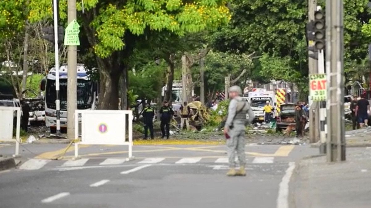 kolombiyada askeri hava ussu yakinlarinda bombali saldiri cok sayida olu var 1 UBFilArK