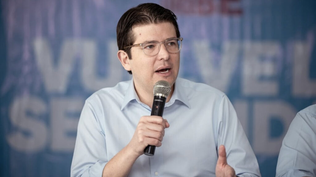 kolombiyada suikast kurbani baskan adayi defnedildi TzbREUdP