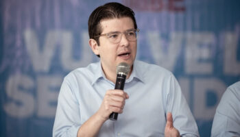 kolombiyada suikast kurbani baskan adayi defnedildi TzbREUdP