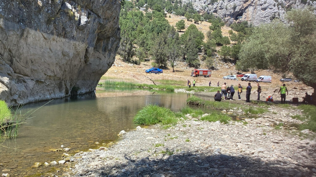 konyada dudene giren kiz kardesler boguldu l14QwpCn