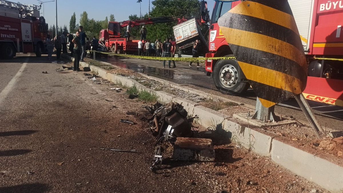 konyada feci kaza otomobil tirla carpisti 0