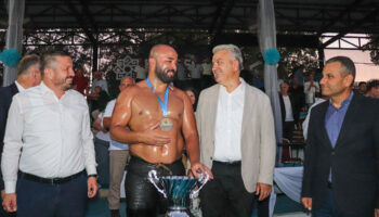 kurtdereli mehmet pehlivan yagli gureslerinde baspehlivan orhan okulu oldu CnPCDfpS