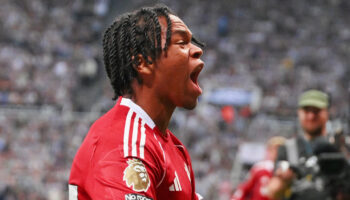 liverpool newcastle unitedi 16 yasindaki ngumoha ile devirdi uKnaV52k