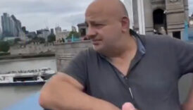 londrayi gezen adam tower bridge manzarasini begenmedi Uvx1LyUR