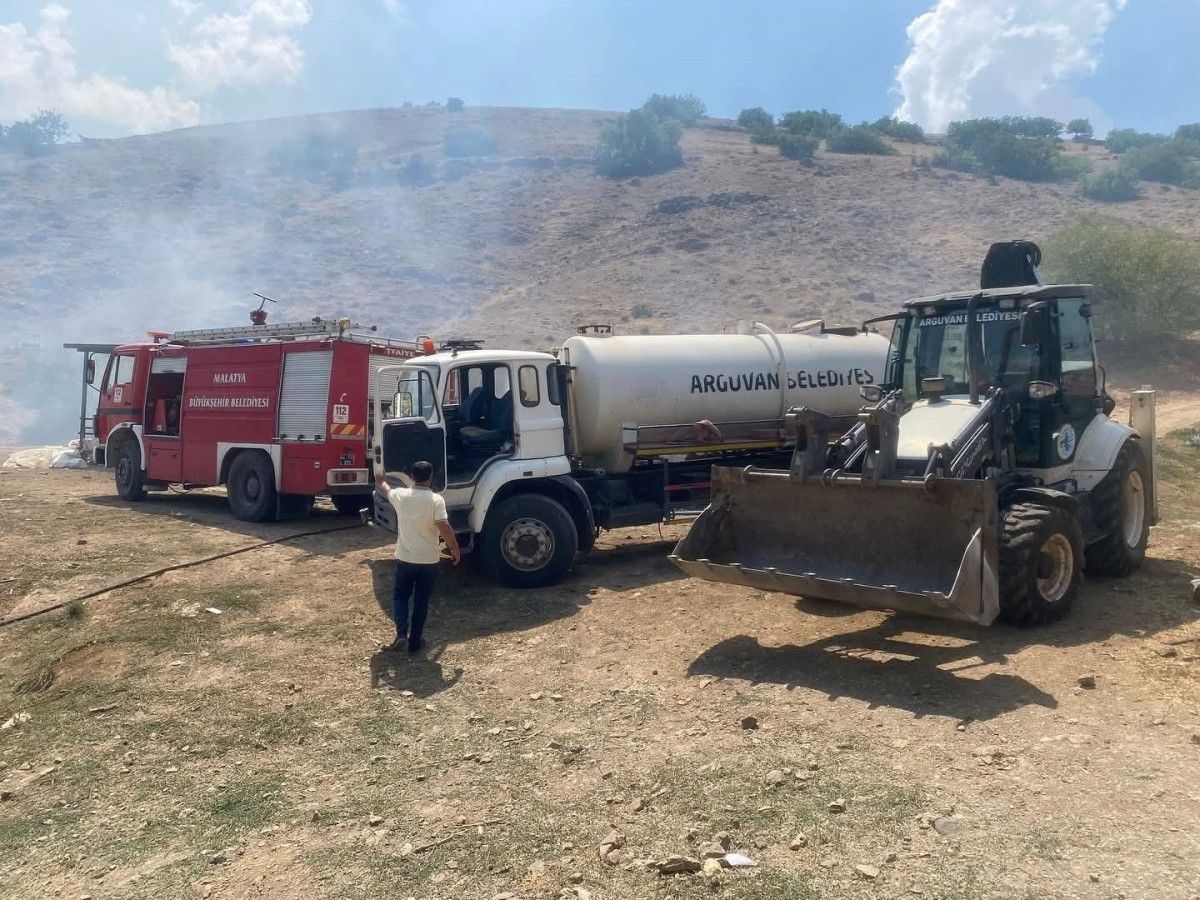 malatyada yangin sonrasi kullanilamaz hale gelen ahirda 10 kucukbas hayvan telef oldu 1 RW8PZZRv