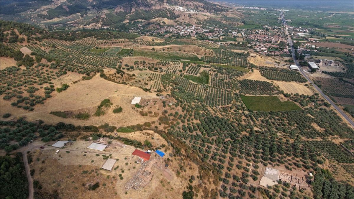 manisada sardeste 2 bin 800 yillik lidya sarayi bulundu 1 2WKPICRW