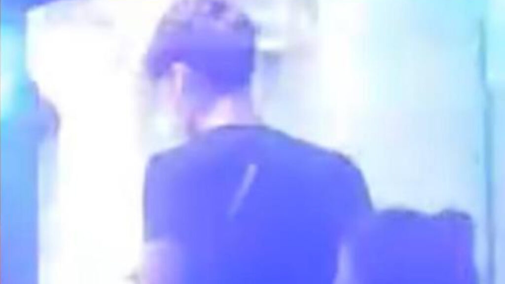 mersinde gencin sirtina bicak saplandi sogukkanli tavirlari dikkat cekti 2BaHVhby