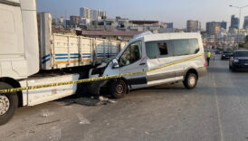 mersinde ogrencileri tasiyan minibus kaza yapti 2 olu 10 yarali 6xPKnRNl