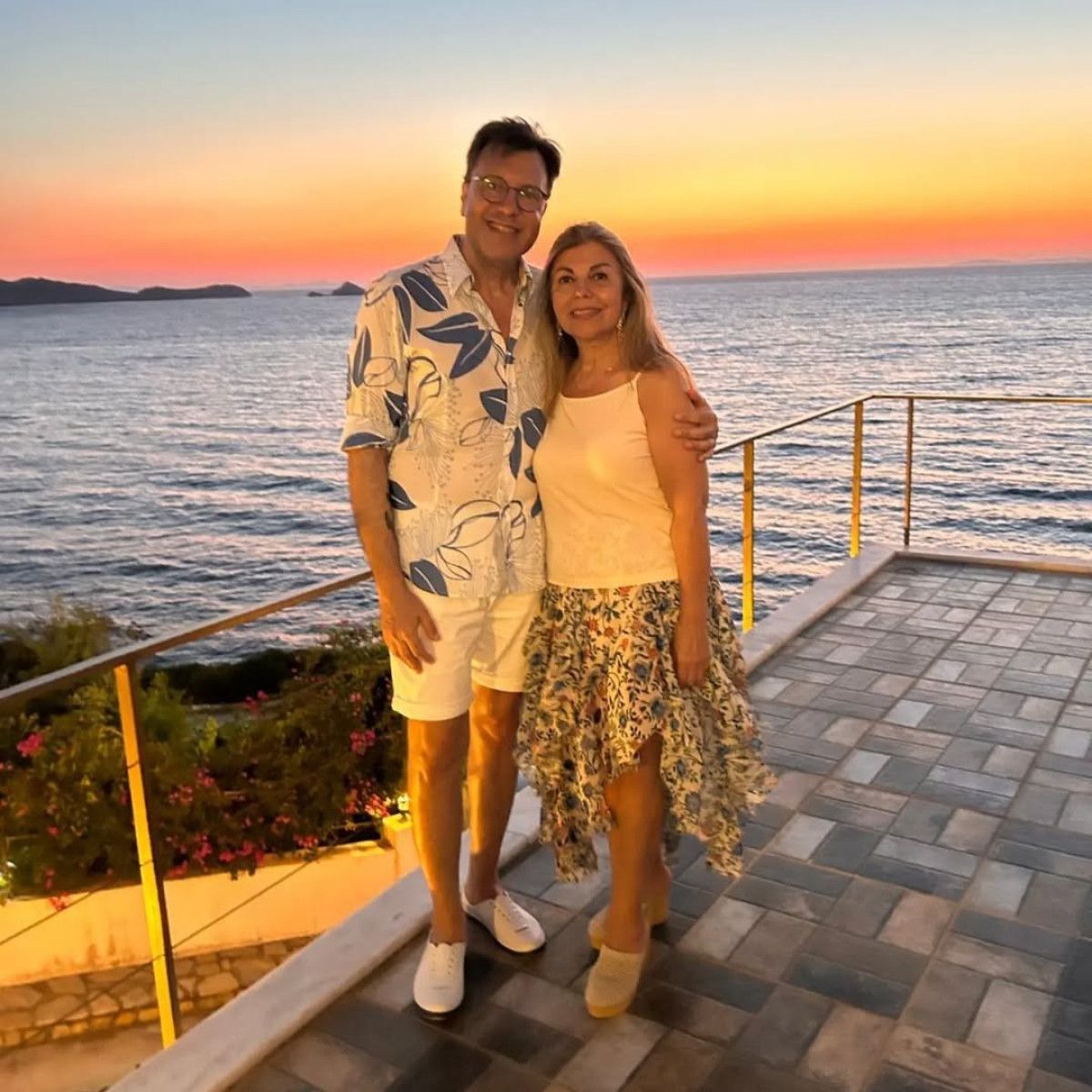 muge anlinin sevki hocasi bakin kiminle evli cikti iste biricik esi 1 mCRQplOD