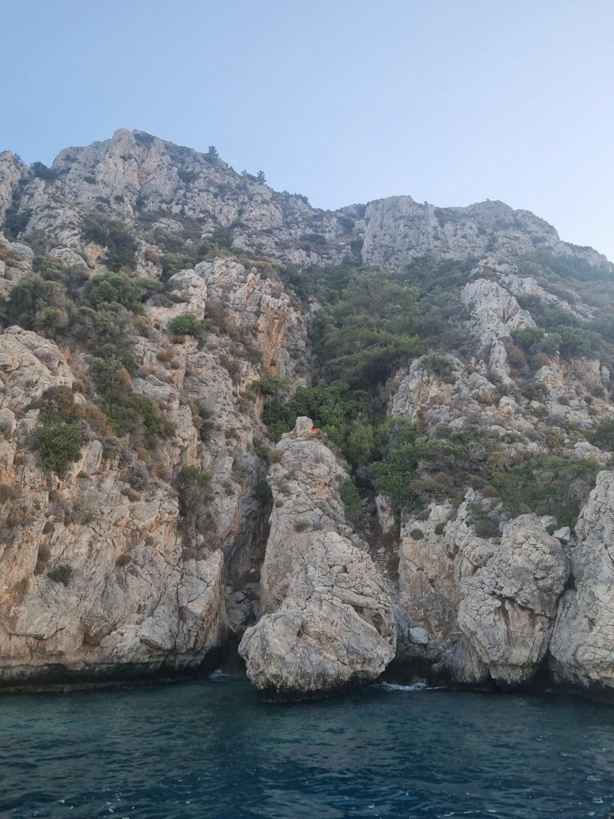 mugla aciklarinda alabora olan teknedeki 2 cocuk kurtarildi 1 39vcuB43