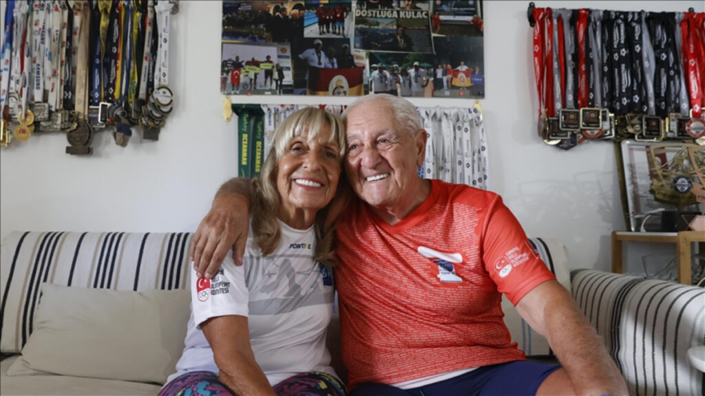 muglada 89 ve 78 yasindaki ciftin yuzme tutkusu VxVlZ5ZF