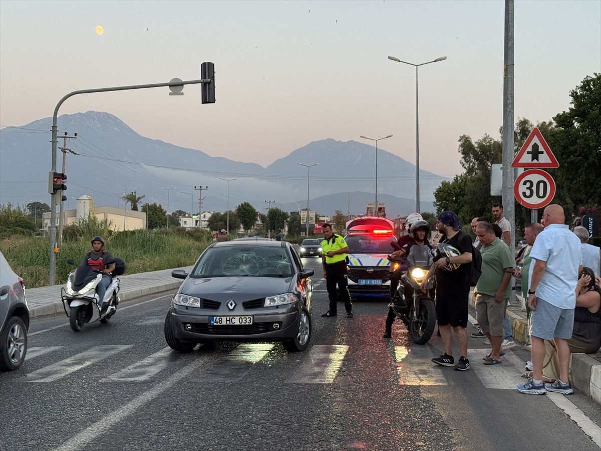 muglada otomobilin carptigi kadin agir yaralandi alkollu surucu kacmaya calisti 2 TkVDBeJX