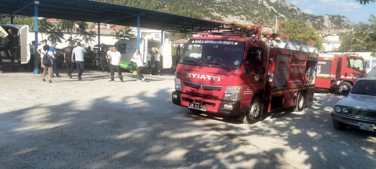 muglada park halindeki cenaze nakil aracindan alevler yukseldi 0 4YTOl7WD