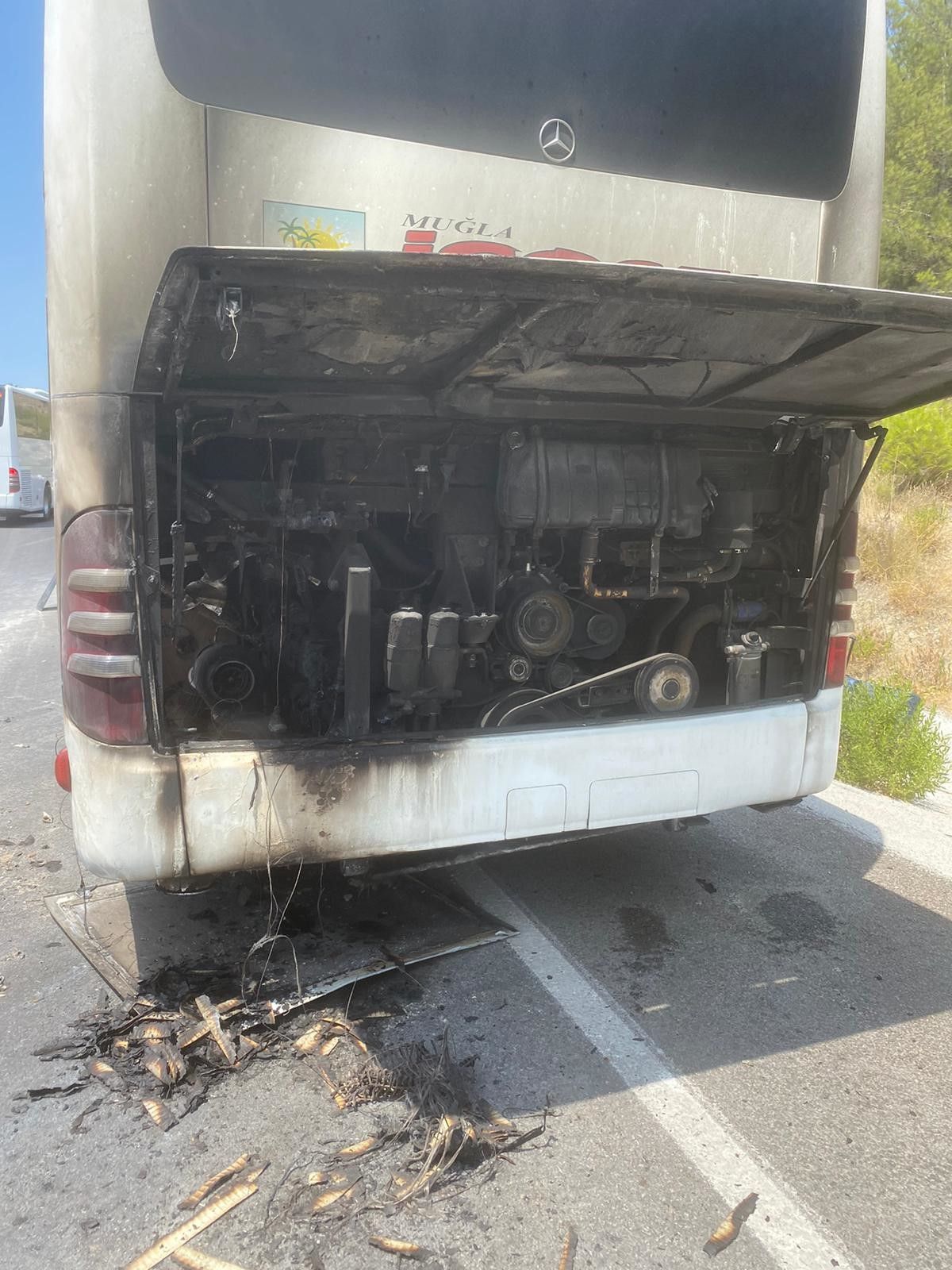 Muğla'da yolcu otobüsünde yangın paniği 1 muglada yolcu otobusunde yangin panigi 0 IZ6MSZDF
