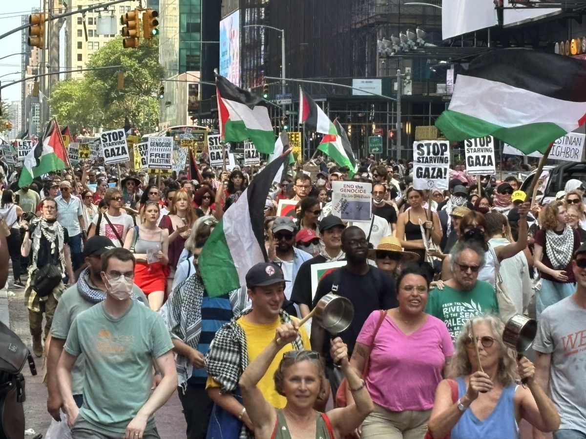 new yorkta israil protestosu on binlerce kisi gazze icin yurudu 1 ekY8ulzT