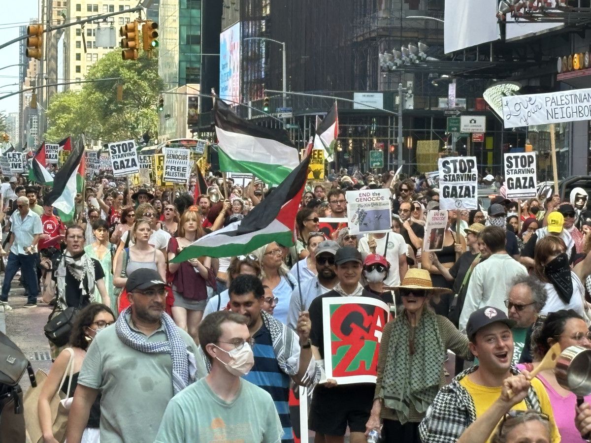 new yorkta israil protestosu on binlerce kisi gazze icin yurudu 3 vTiwgraH