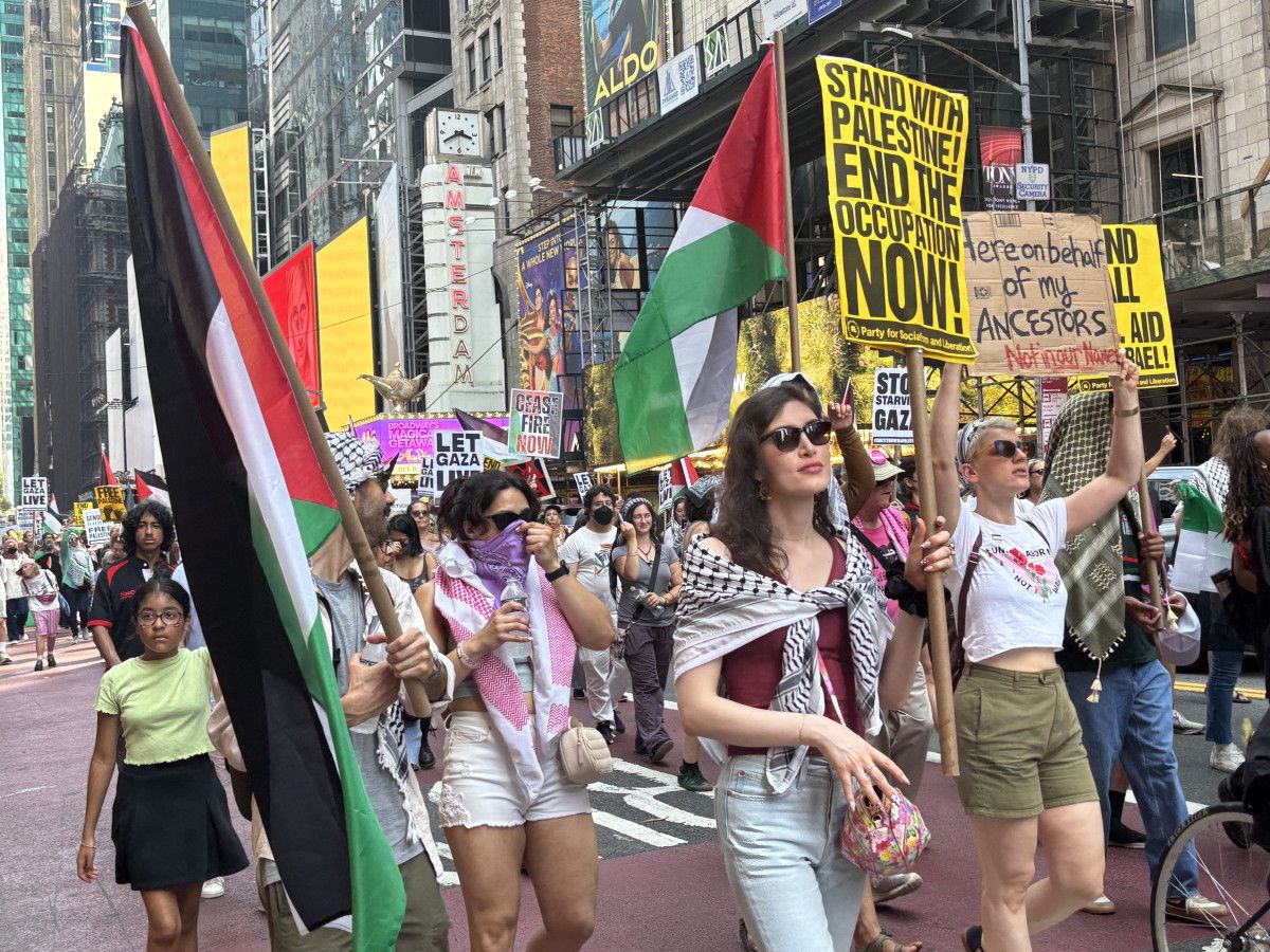 new yorkta israil protestosu on binlerce kisi gazze icin yurudu 5 iiRhnTlg