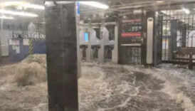 new yorkta siddetli yagis sonrasi metro istasyonlarini su basti ZwiOr3au