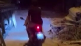 osmaniyede tirdaki demirlerin motosikletin uzerine dustugu anlar kamerada k2s1Bjvq