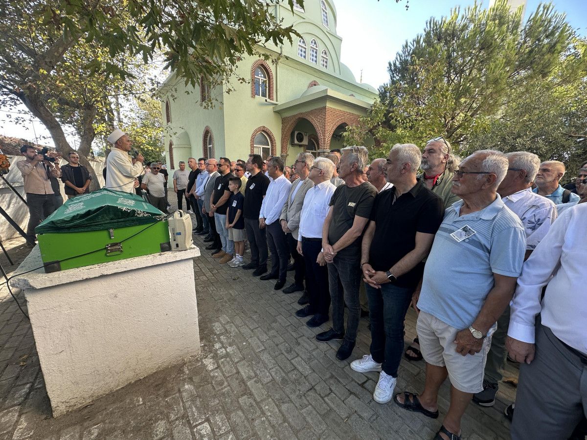 ozgur ozel balikesirde cenaze torenine katildi 0 EsBrUXHb