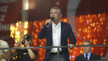 ozgur ozelden akin gurleke tehdit IgFGwlqf