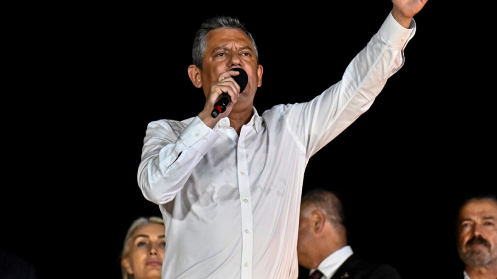 ozgur ozelin adini verdigi avukat gozaltina alindi gtH8IcgQ