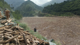 pakistanda sel felaketi son 2 gunde 351 kisi hayatini kaybetti suur5vLa