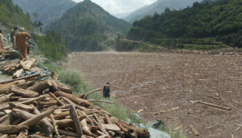 pakistanda sel felaketi son 2 gunde 351 kisi hayatini kaybetti suur5vLa