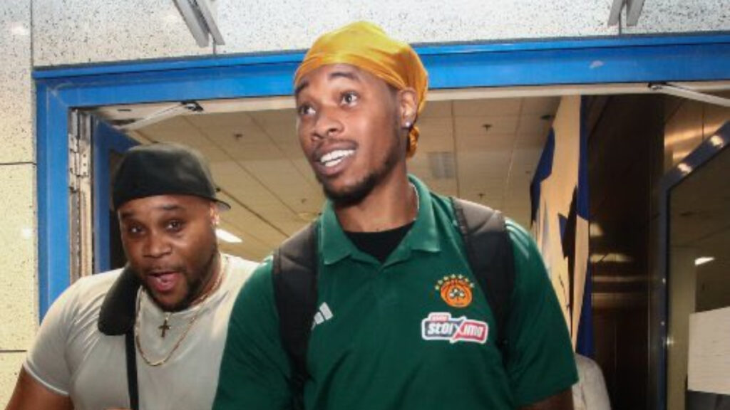 panathinaikos richaun holmesi kadrosunda katti E864P3VT