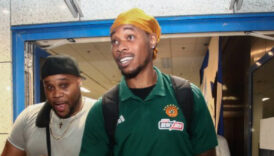 panathinaikos richaun holmesi kadrosunda katti E864P3VT