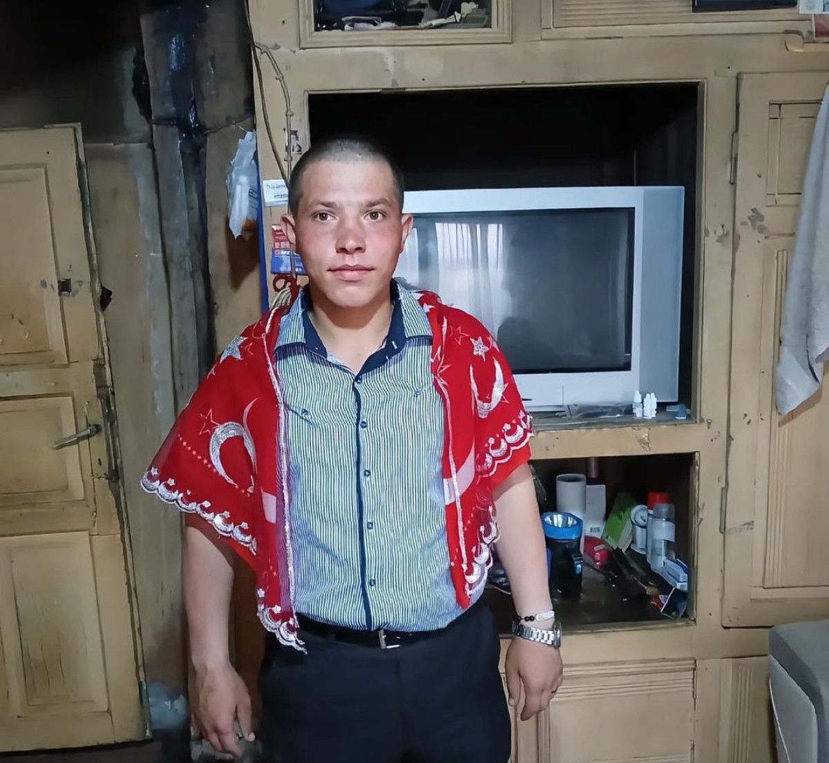 "Sadece garibanlar mı gider askere" diyen gence davul zurnalı uğurlama 5 sadece garibanlar mi gider askere diyen gence davul zurnali ugurlama 4 DthItuMs