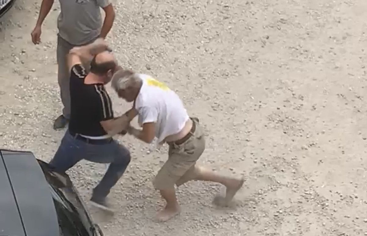 samsunda otoparkta silahli kavga olay ani cep telefonu kamerasinda 1 Hb9yXjOU