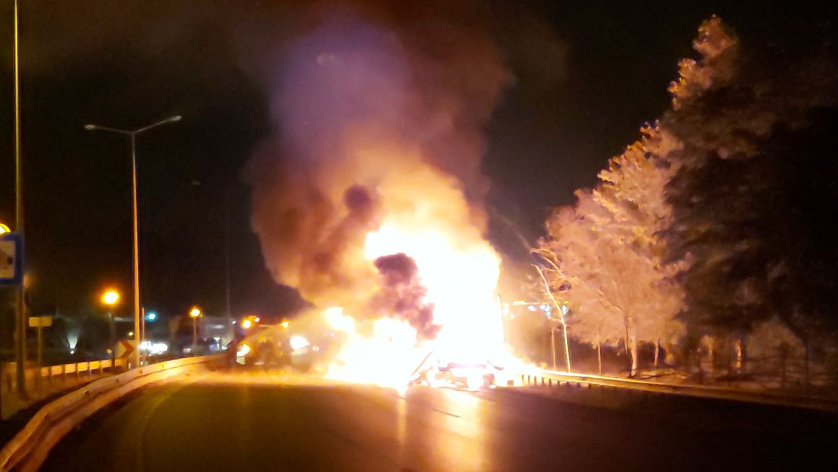 samsunda yanan tir 5 kilometre ilerledi dehset anlari ortaya cikti 0 EE42WSL2