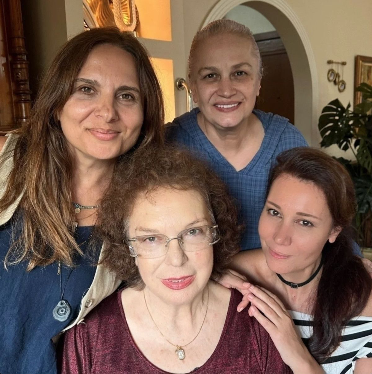 selda alkor paylasti asmali konak oyunculari yillar sonra bulustu 1 4dvczdB9