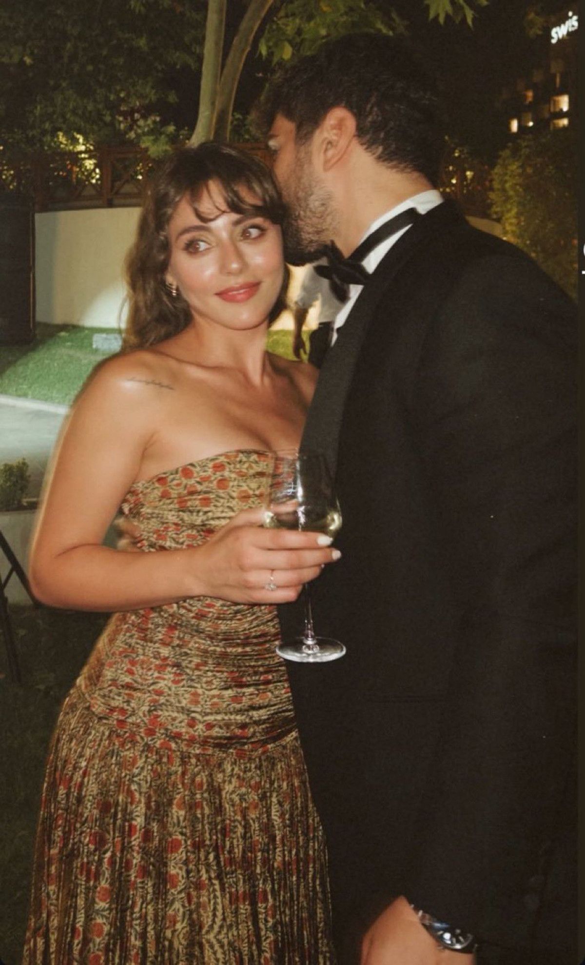 sila turkoglu evlilik teklifinin ardindan yuzugunu gosterdi 0 kGWf2uR9