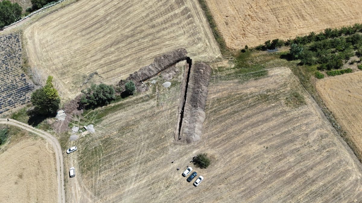 Sivas'ta fay hattı incelerken su buldu 1 sivasta fay hatti incelerken su buldu 0 TcUTKBDu