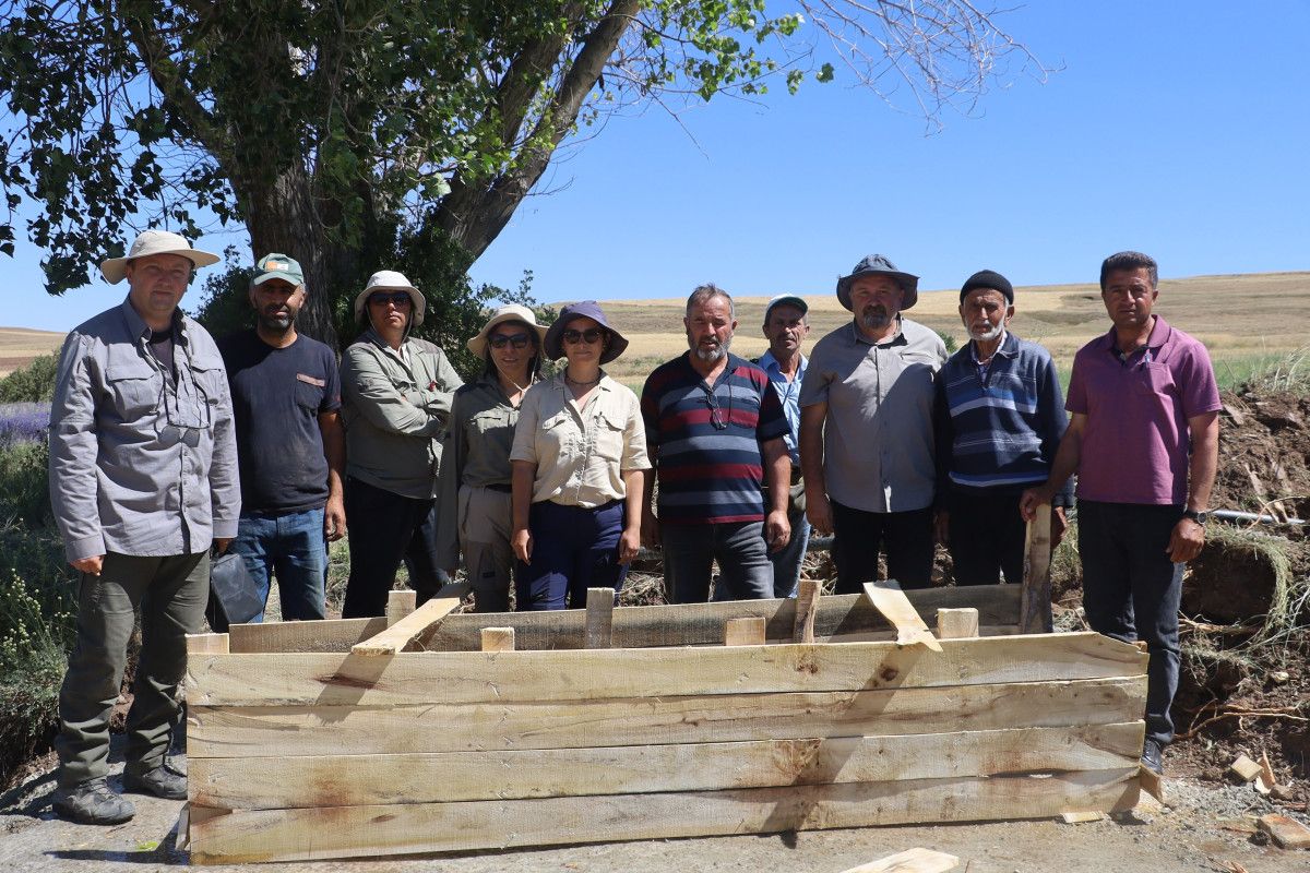 Sivas'ta fay hattı incelerken su buldu 4 sivasta fay hatti incelerken su buldu 3 uDN9p17E