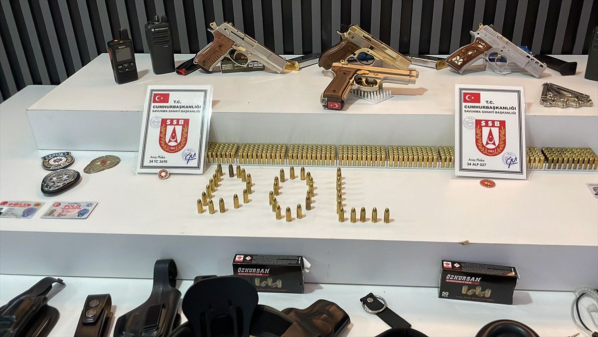 sosyal medyada sahte polis rozeti ve kimlikleriyle poz verdiler baba ve ogul yakalandi 3 D6Ka33mn