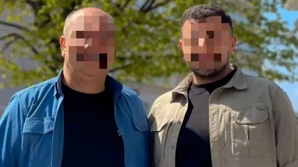 sosyal medyada sahte polis rozeti ve kimlikleriyle poz verdiler baba ve ogul yakalandi DlvGimTV