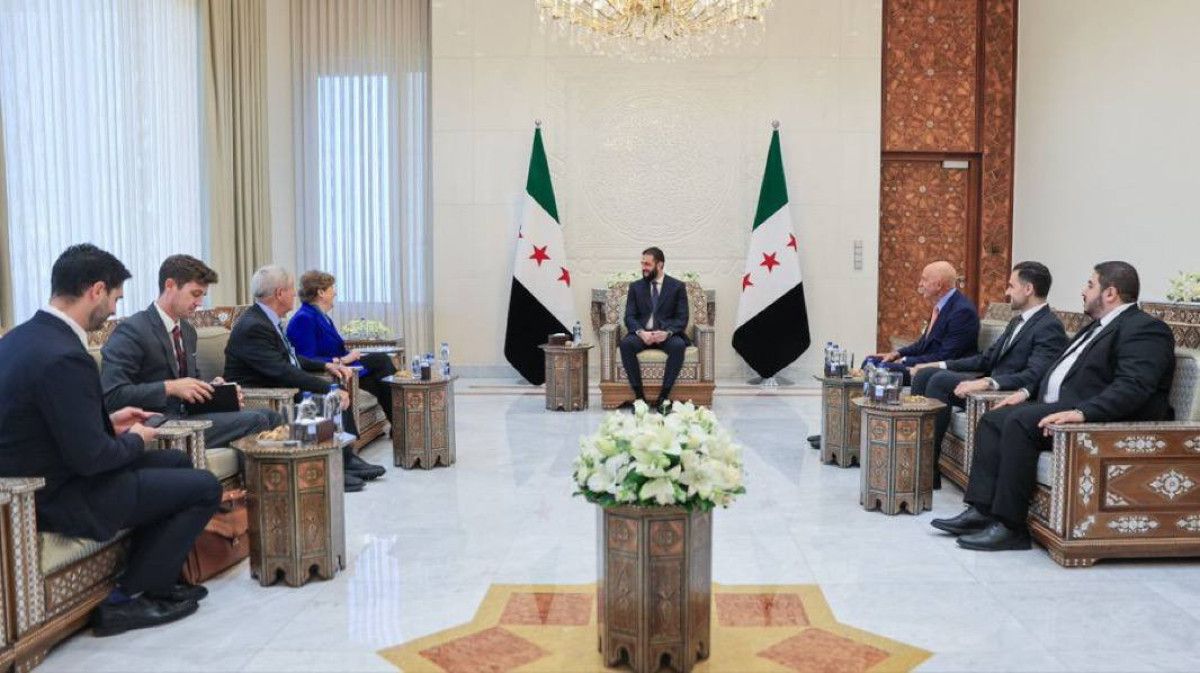 Suriye Cumhurbaşkanı Şara, Şam'da ABD'li üst düzey heyet ile bir araya geldi 2 suriye cumhurbaskani sara samda abdli ust duzey heyet ile bir araya geldi 1 eaYSmEg3