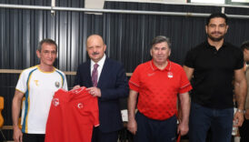 taha akgulden sporculara ziyaret iQPH35vG