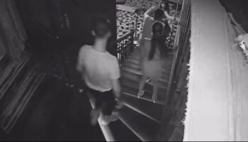 taksimde gece kulubunde kiskandigi kadini ve kendi sevgilisini bicakladi 9OyXcJM3