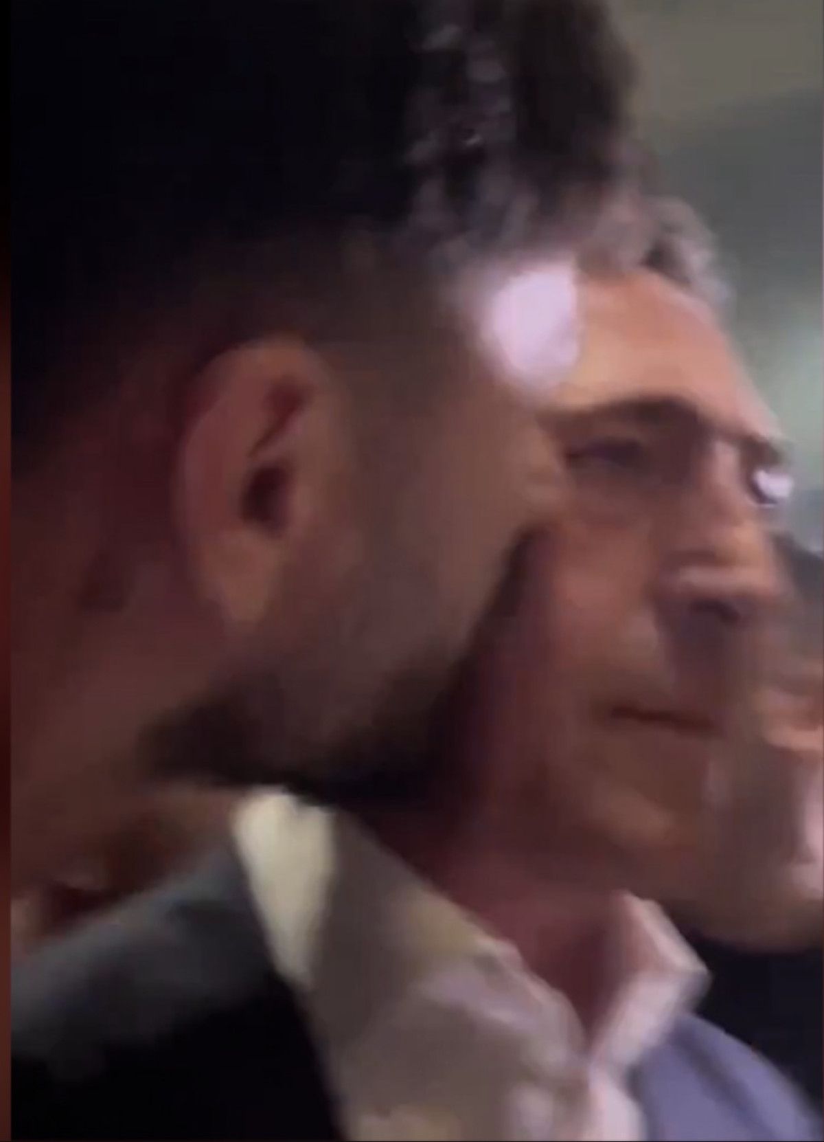 taraftardan ali koca surpriz opucuk 0 XZdVf6wt