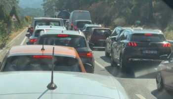 tatilciler yaz icin muglayi secti iki ilcenin girisinde yogunluk olustu fZSFxtlx