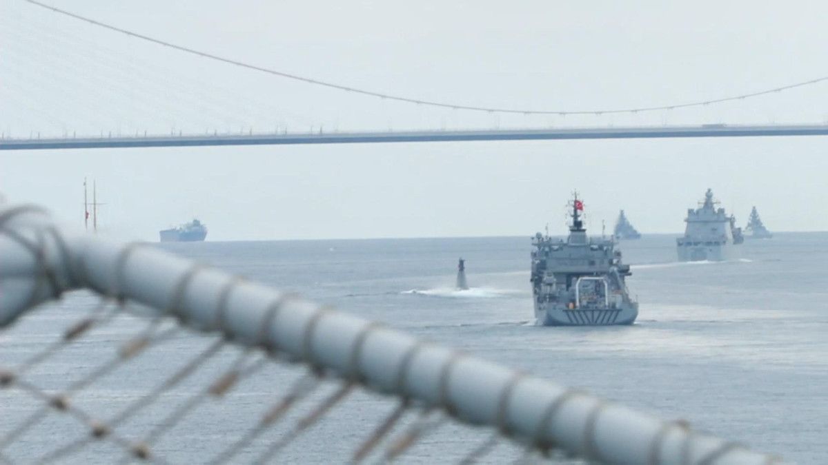 tcg anadolu mavi vatan bogaz gecisi icin sarayburnundan demir aldi 2 Hgbcw1Hf