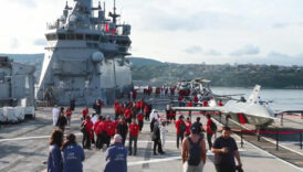 tcg anadolu mavi vatan bogaz gecisi icin sarayburnundan demir aldi fD3PYd9O