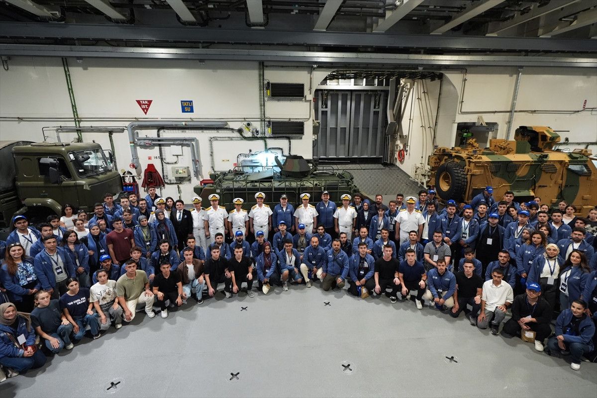 TCG Anadolu, 'Zafer Yolculuğu' için Çanakkale'den İstanbul'a hareket etti 2 tcg anadolu zafer yolculugu icin canakkaleden istanbula hareket etti 1 Thil37ON