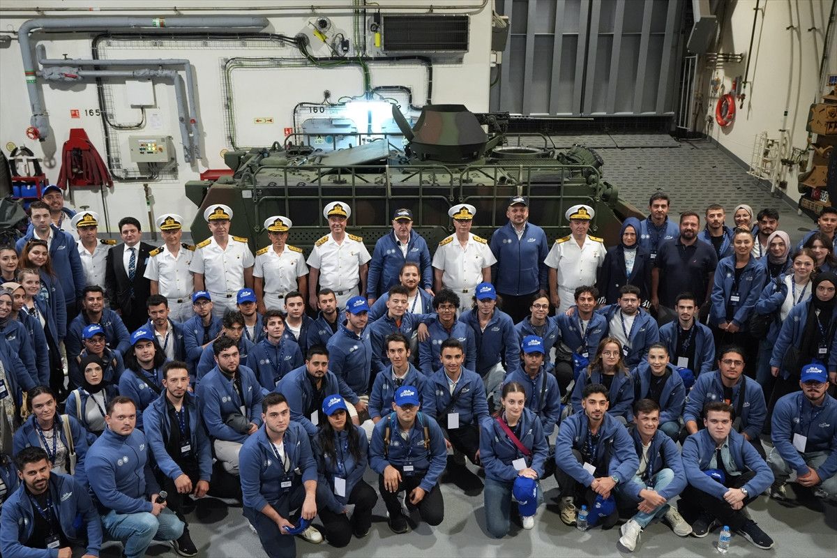 TCG Anadolu, 'Zafer Yolculuğu' için Çanakkale'den İstanbul'a hareket etti 3 tcg anadolu zafer yolculugu icin canakkaleden istanbula hareket etti 2 5pvAdbtm