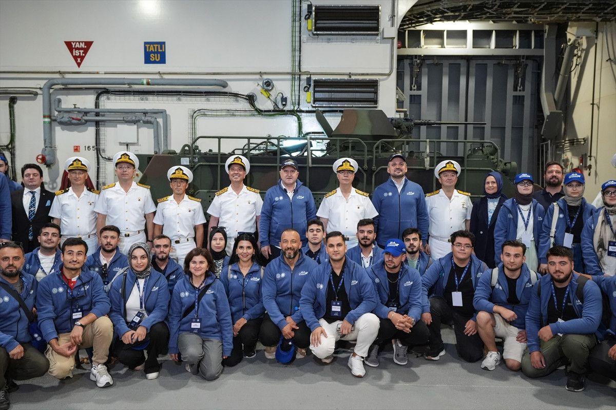 TCG Anadolu, 'Zafer Yolculuğu' için Çanakkale'den İstanbul'a hareket etti 4 tcg anadolu zafer yolculugu icin canakkaleden istanbula hareket etti 3 rb1PiRQ4