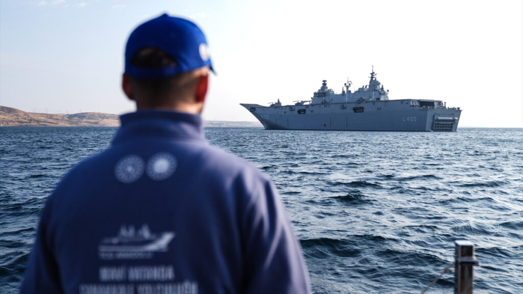 tcg anadolu zafer yolculugu icin canakkaleden istanbula hareket etti dKi2KjRV